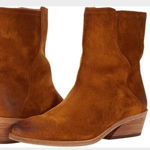 Frye Farrah Wave Short Suede Boot Wheat 7